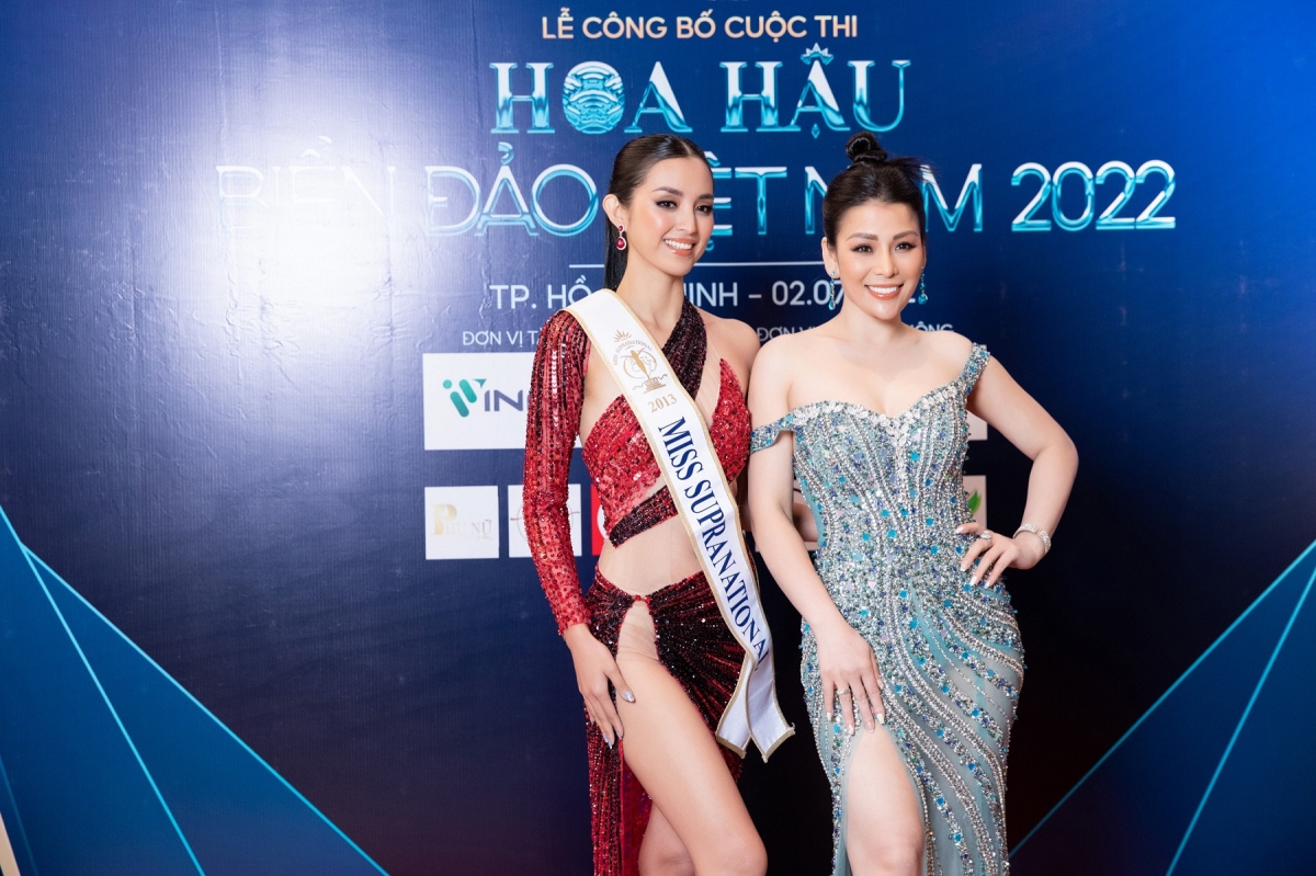 hoa hau sieu quoc gia 2013 thich an banh mi, uong ca phe viet nam hinh anh 1