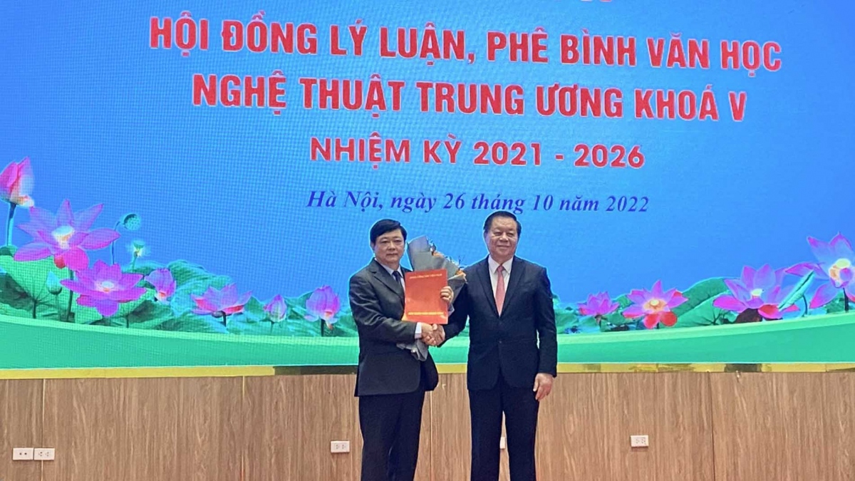 Ong nguyen the ky tiep tuc lam chu tich hoi dong ly luan, phe binh vhnt trung uong hinh anh 1