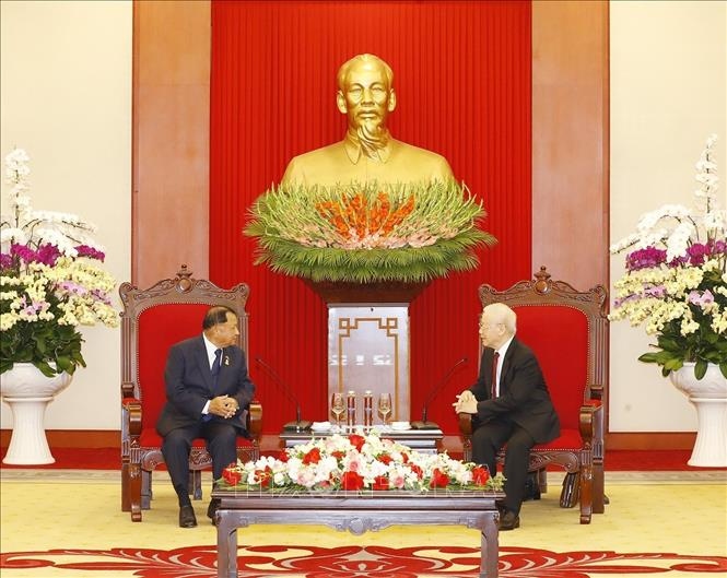 party leader welcomes cambodia senate president in hanoi picture 1