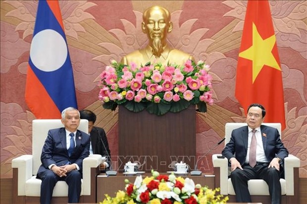 vietnam attaches importance to people-to-people exchange with laos picture 1