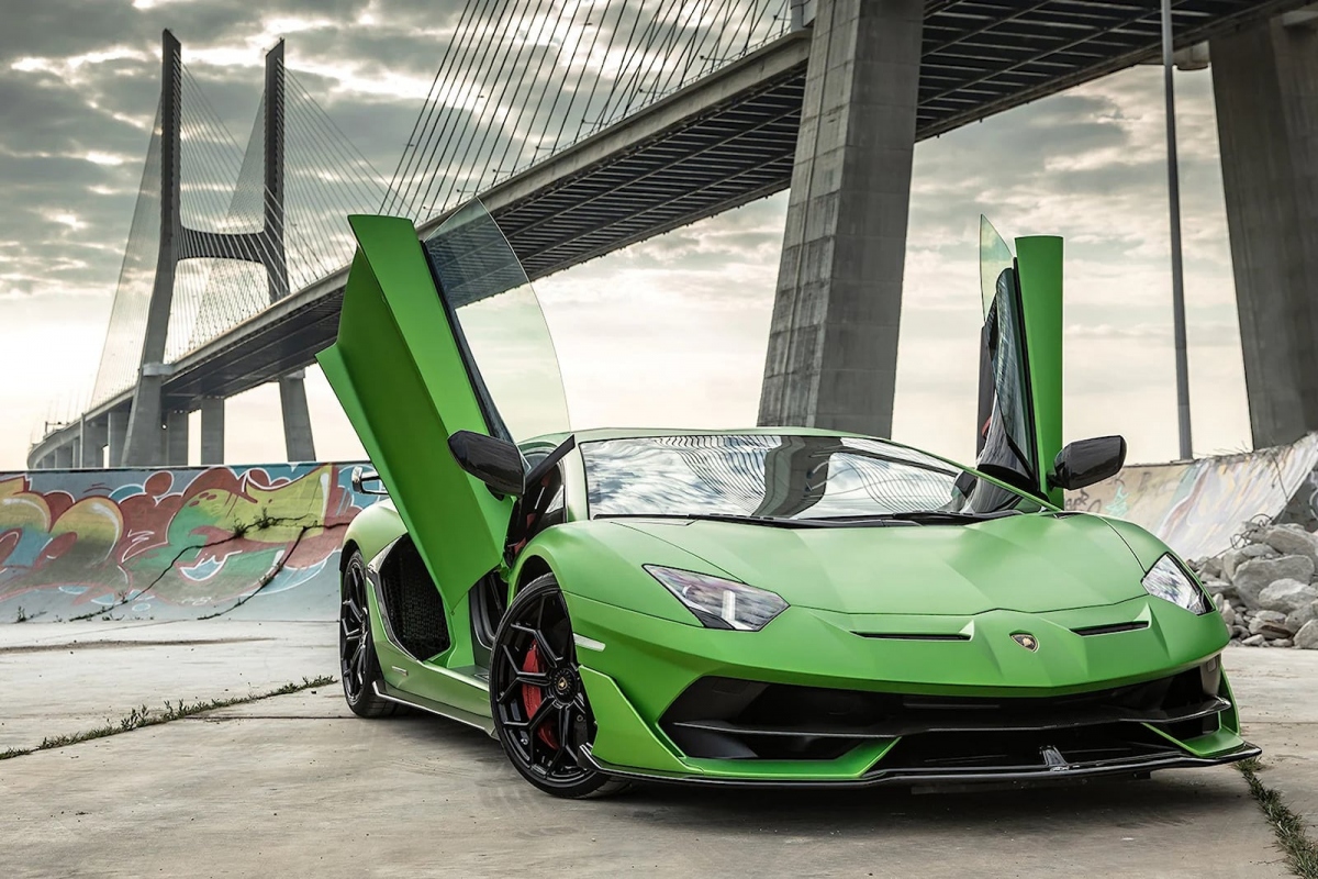 Lamborghini (cửa cắt kéo)