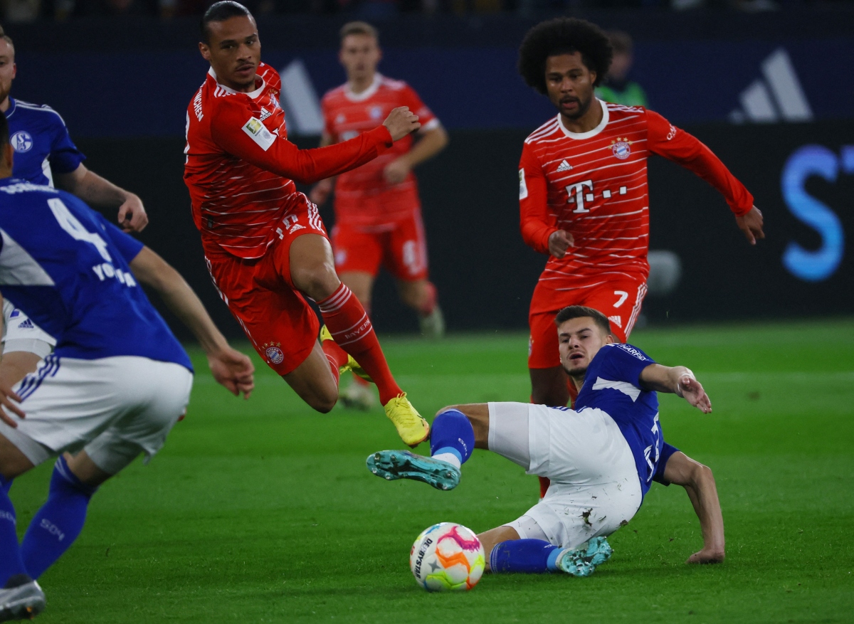 thang de schalke, bayern vung vang tren dinh bundesliga truoc world cup hinh anh 2