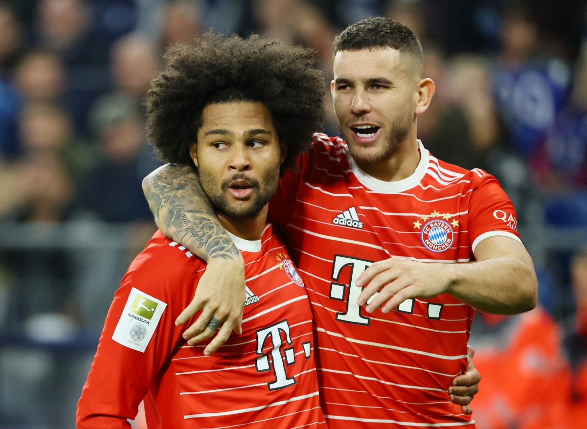 thang de schalke, bayern vung vang tren dinh bundesliga truoc world cup hinh anh 3