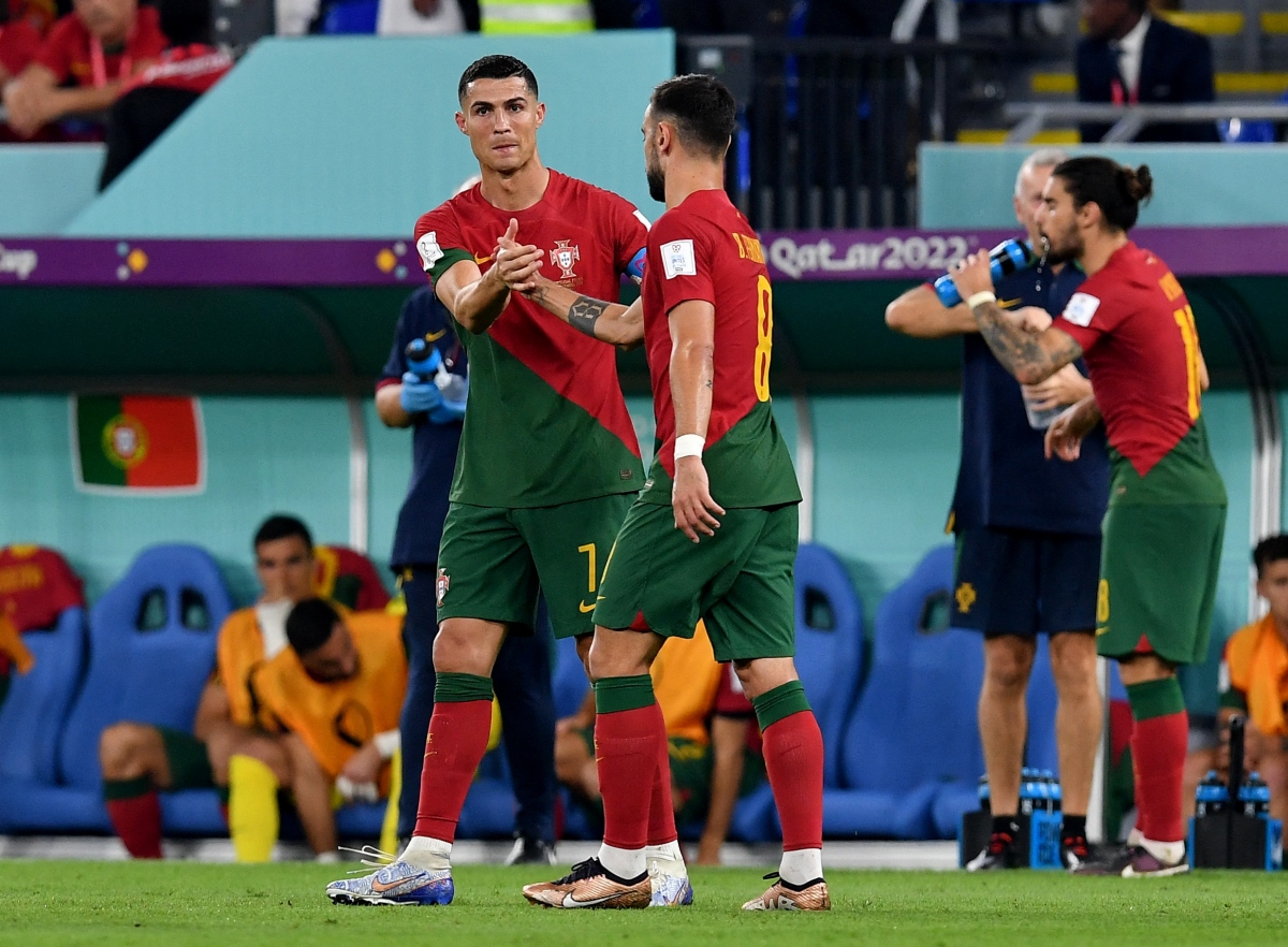 bruno fernandes lap cu dup, bo Dao nha vuot ai uruguay de gianh ve som hinh anh 1