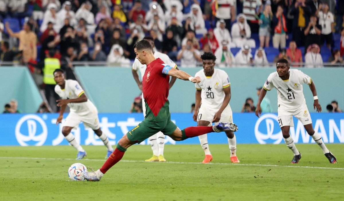 ronaldo di vao lich su, bo Dao nha nhoc nhan vuot ai ghana hinh anh 11