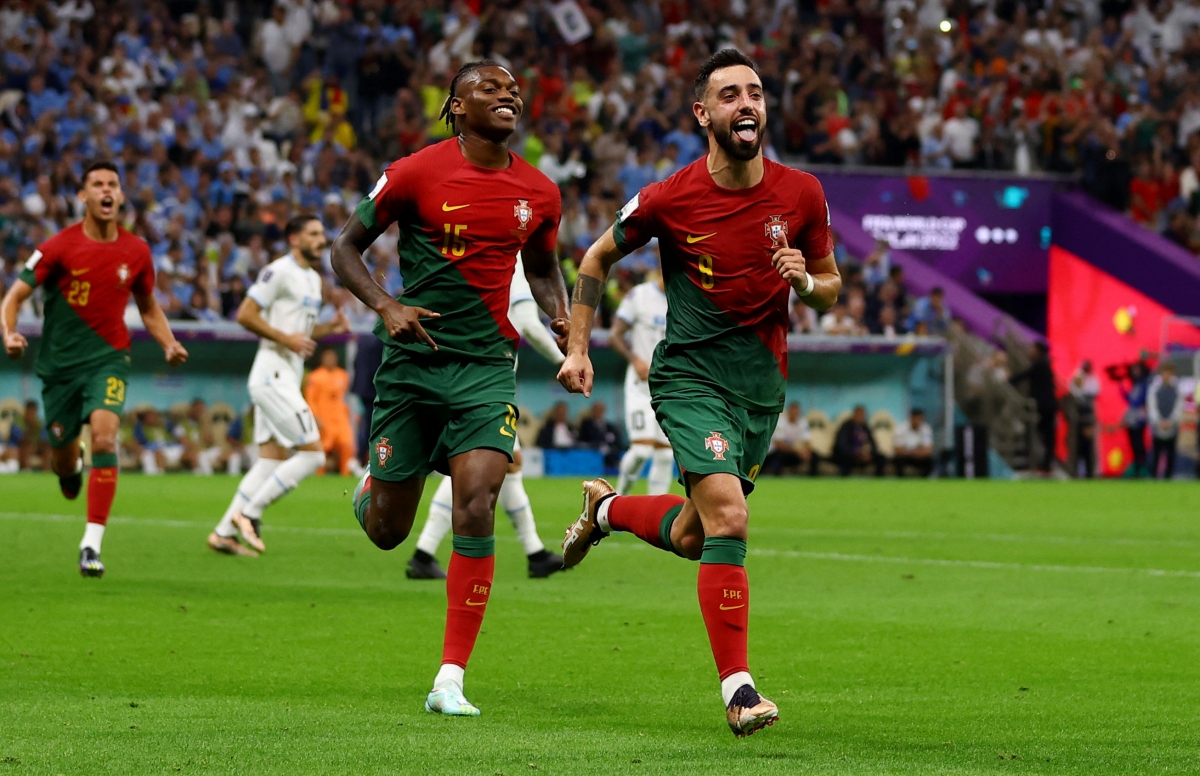 Bruno Fernandes lập cú đúp, Bồ Đào Nha vượt ải Uruguay để giành vé sớm