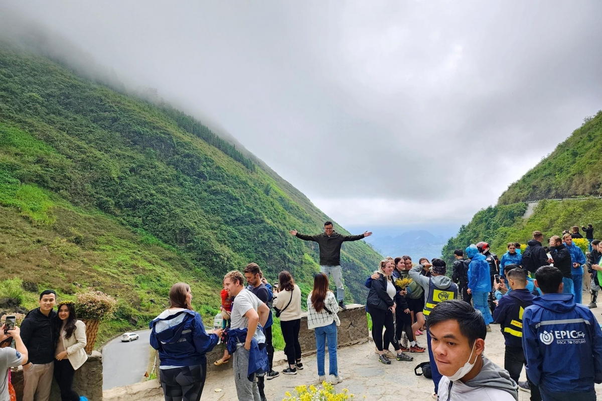 du khach un un do ve, ha giang tac duong, cho dem Dong van dong nghet tho hinh anh 3