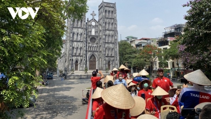 tourist arrivals to hanoi records five-fold rise in 11 months picture 1