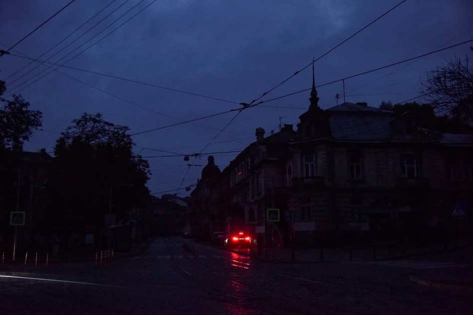 Ukraine kêu gọi hạn chế sử dụng điện và sơ tán khỏi Kherson