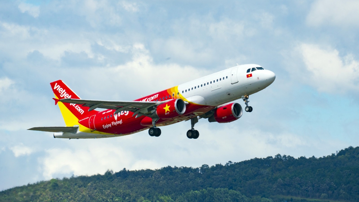 Chào đón khách hàng 150 triệu, Vietjet tặng voucher “khủng”