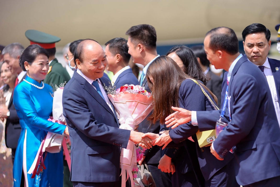thu tuong prayut chan-o-cha don chu tich nuoc nguyen xuan phuc tai san bay hinh anh 3