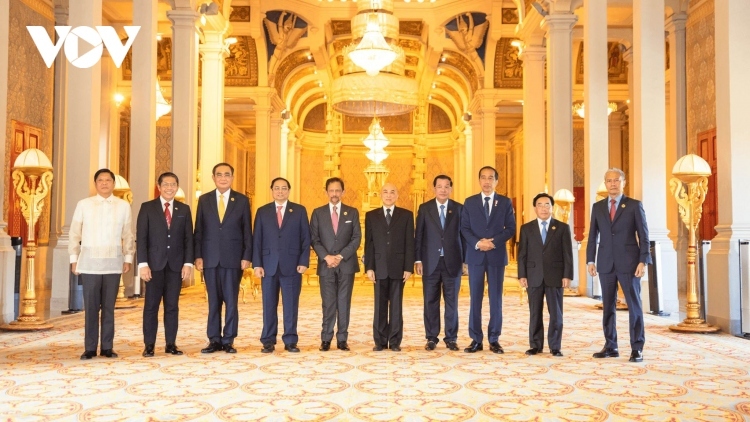 asean leaders pay courtesy visit to cambodian king ahead of regional summits picture 1