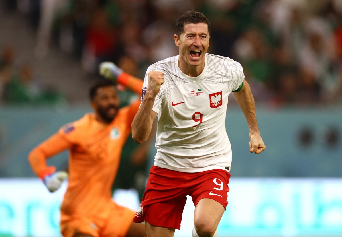 robert lewandowski bat khoc khi lan dau ghi ban o world cup hinh anh 13