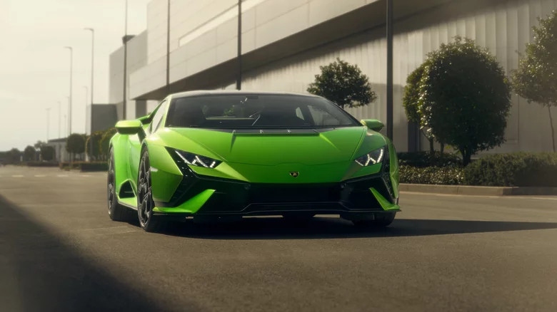 kham pha nhung diem thu vi tren lamborghini huracan tecnica 2023 hinh anh 3