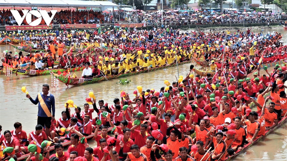 khmer boat race excites crowds in southern vietnam picture 4