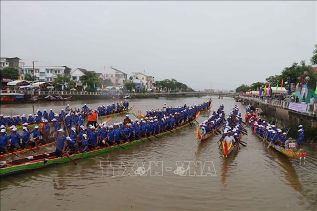 boat race within ok om bok festival opens in tra vinh province picture 1