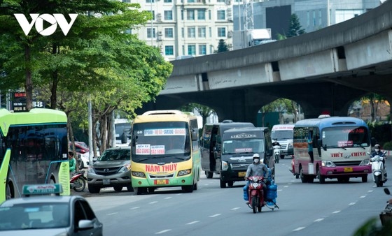 xe du, ben coc tran lan, doanh nghiep van tai muon bo tuyen co dinh hinh anh 6