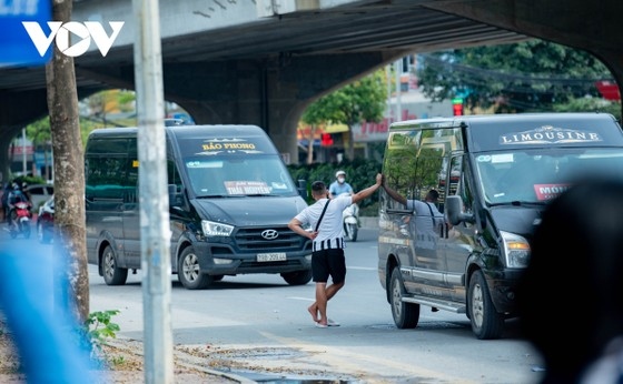 xe du, ben coc tran lan, doanh nghiep van tai muon bo tuyen co dinh hinh anh 3