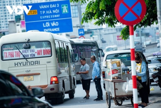 xe du, ben coc tran lan, doanh nghiep van tai muon bo tuyen co dinh hinh anh 2