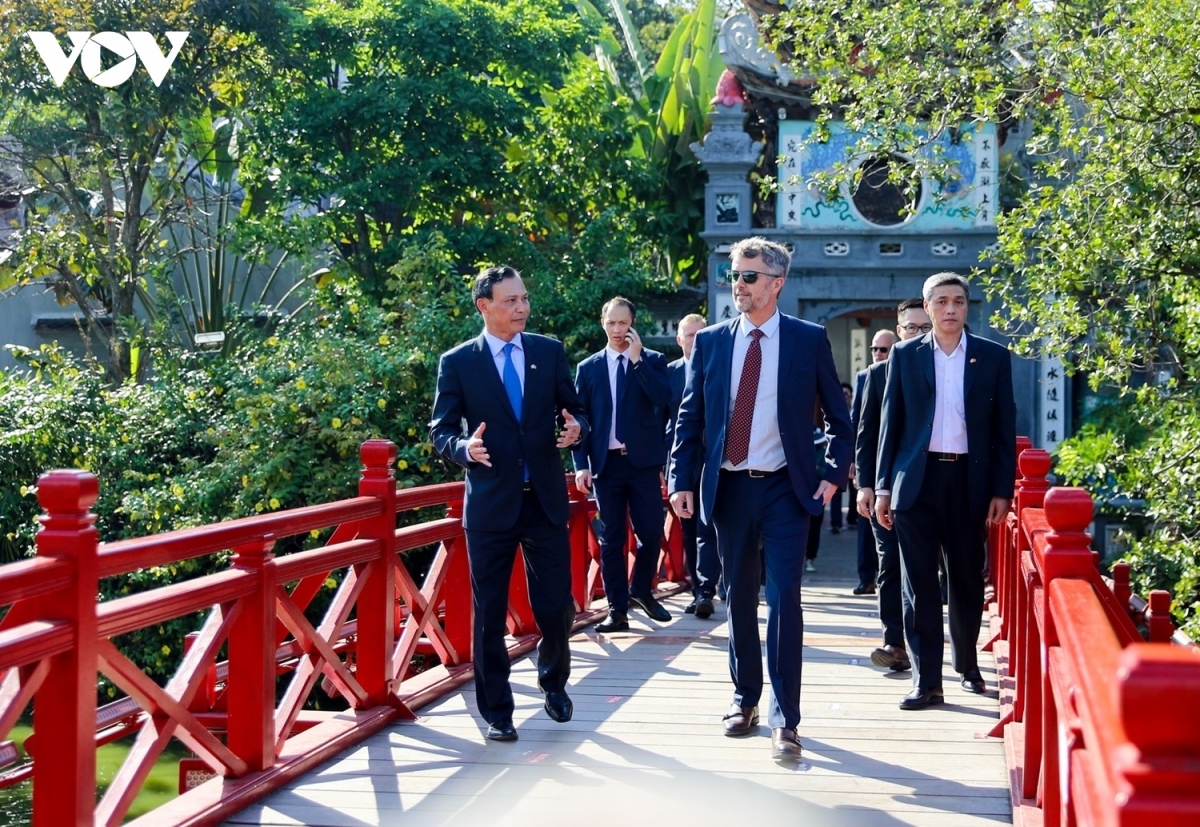 danish crown prince eager to discover hanoi culture picture 2