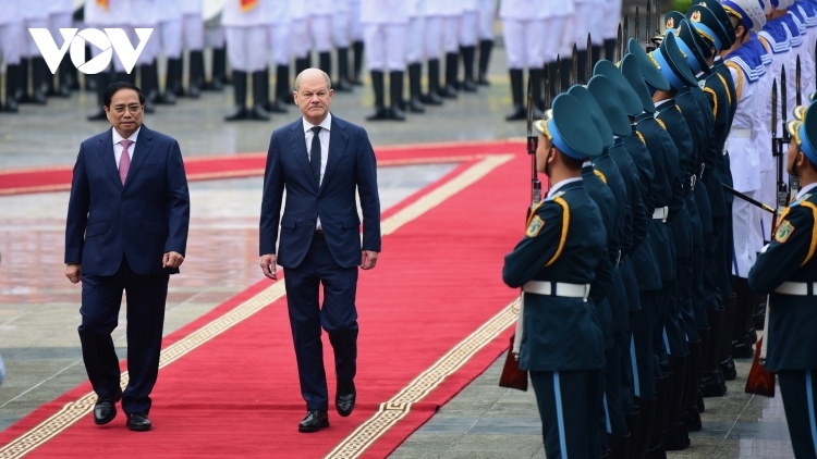 German Chancellor Olaf Scholz warmly welcomed in Hanoi