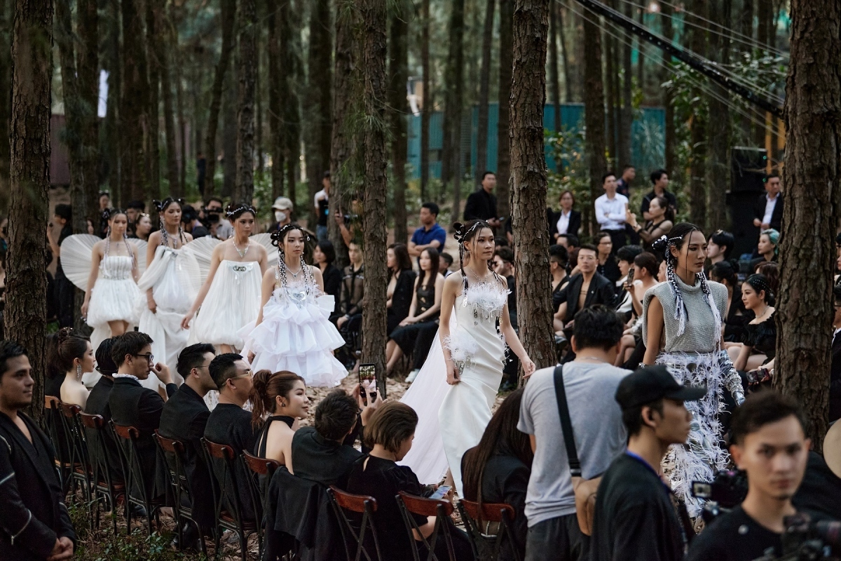 miss supranational 2013 model appears at local fashion show for first time picture 1