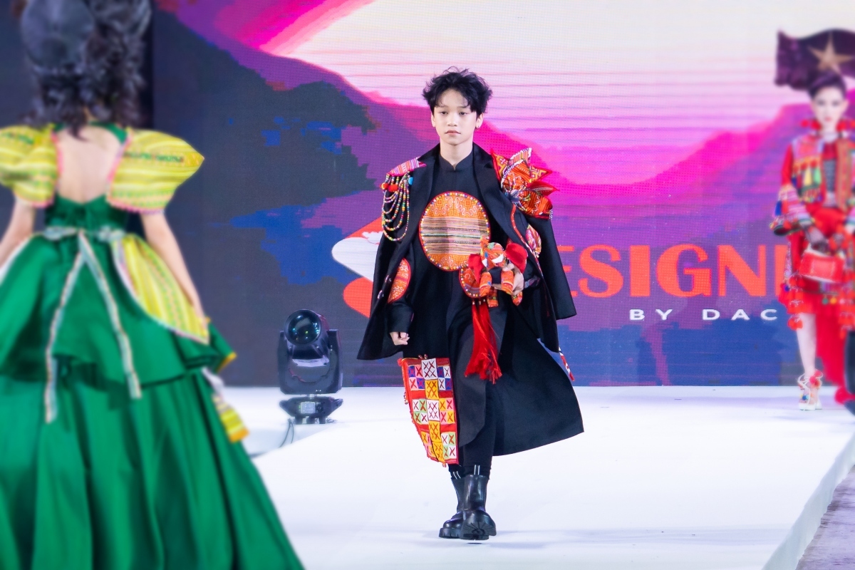 vietnamese ethnic costumes introduced at bangkok kids int l fashion week picture 4