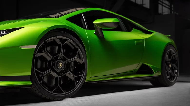 Khám phá vẻ đẹp tuyệt vời của siêu xe Lamborghini