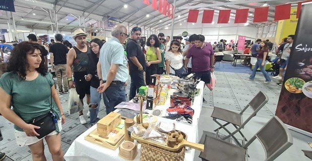 vietnamese businesses attend international fair of santiago picture 1