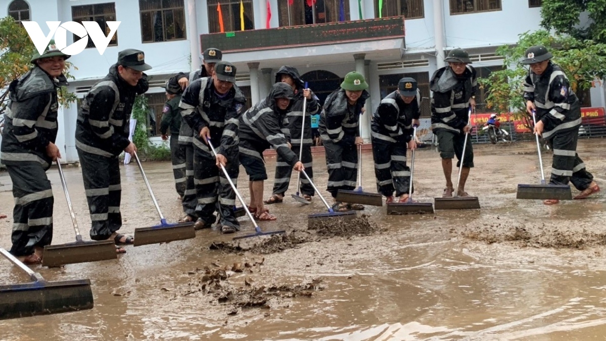 heavy rains inundate thousands of houses throughout quy nhon city picture 6