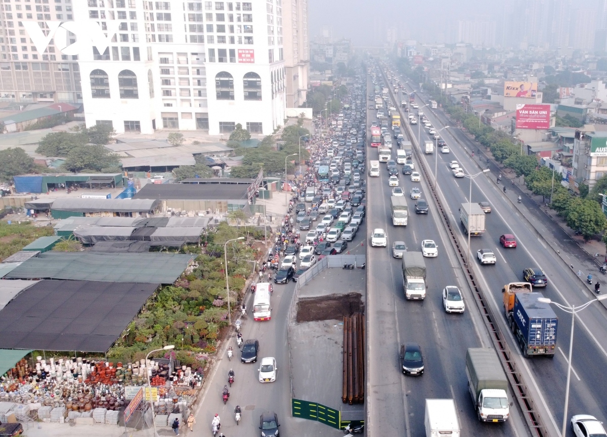 ha noi se xen dai phan cach tren duong nguyen xien,éndảiphâncáchtrênđườngNguyễnXiểnđoạncóquotlôcốtquotchặnđườ<strong></strong> doan co lo cot chan duong hinh anh 1