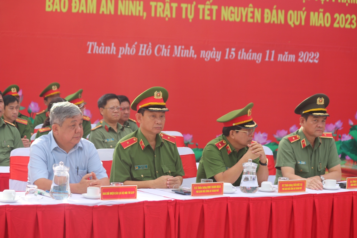 cong an tp.hcm, binh duong dong loat ra quan dam bao an ninh trat tu hinh anh 3