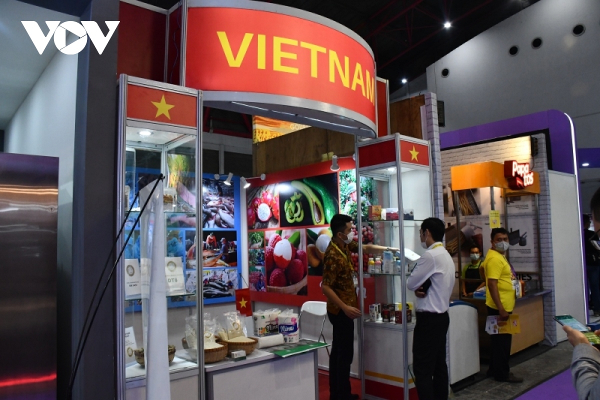 vietnam attends sial interfood exhibition 2022 picture 1