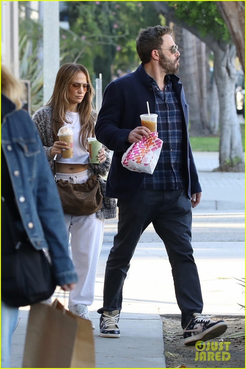 jennifer lopez tu tin de mat moc di choi cung chong tre hinh anh 3