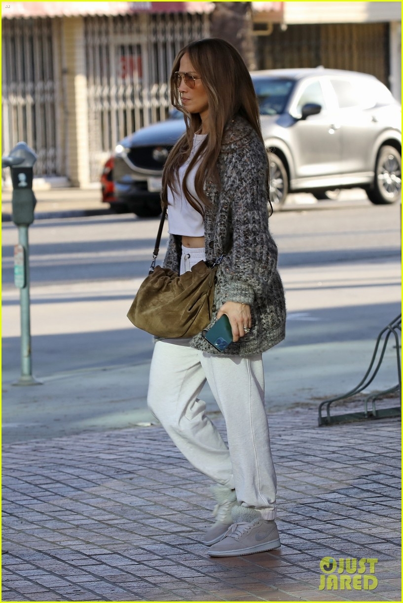 jennifer lopez tu tin de mat moc di choi cung chong tre hinh anh 5