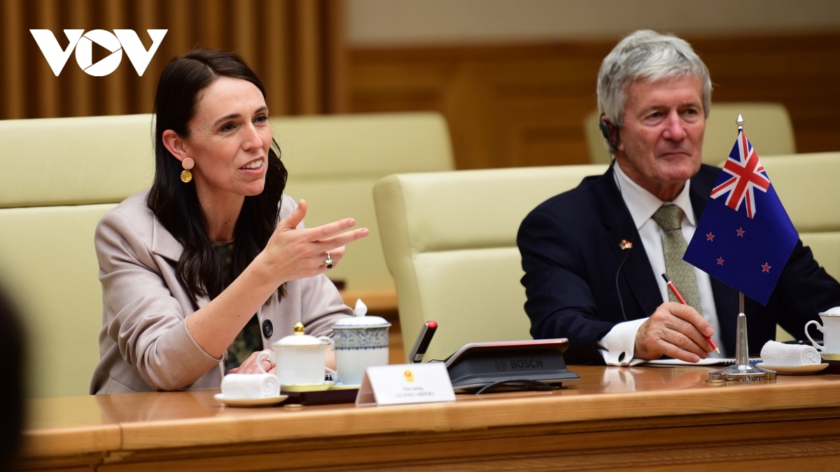 nz prime minister jacinda ardern warmly welcomed in hanoi picture 10