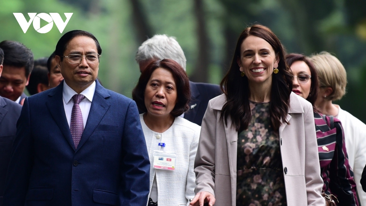 nz prime minister jacinda ardern warmly welcomed in hanoi picture 4