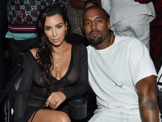 kim kardashian kinh hai khi kanye west cho nhan vien xem anh, clip nhay cam hinh anh 2