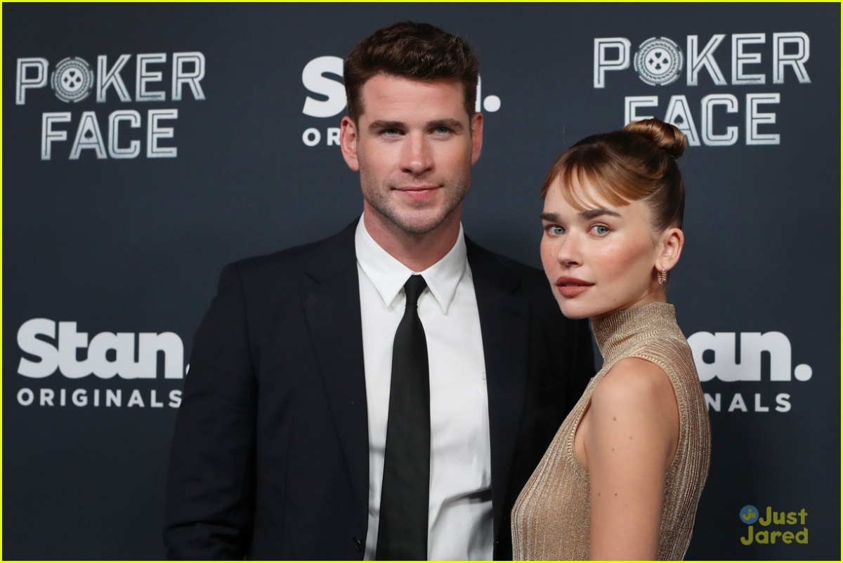 liam hemsworth tai xuat dien trai ben ban gai nguoi mau sau on ao tai hop hinh anh 4