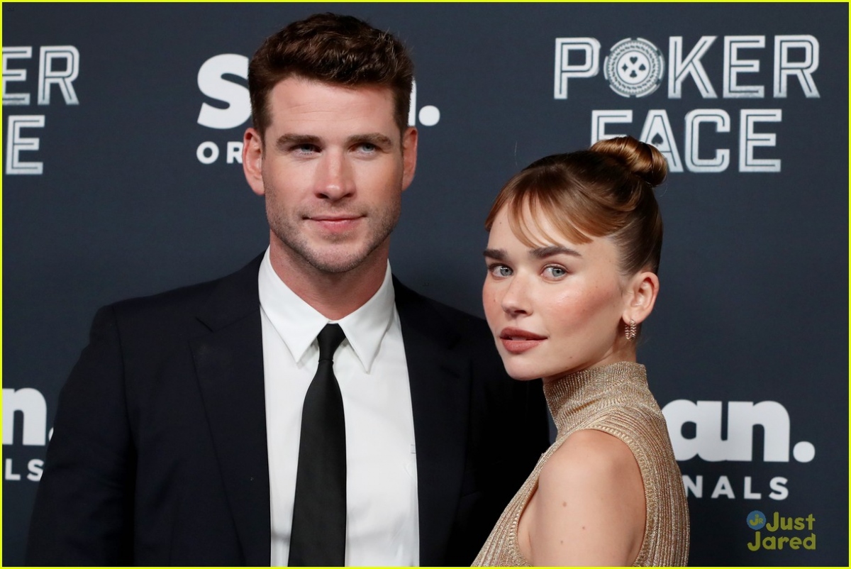 liam hemsworth tai xuat dien trai ben ban gai nguoi mau sau on ao tai hop hinh anh 7