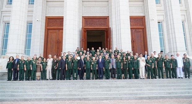 lao leaders appreciate great sacrifice by vietnam s volunteer experts, soldiers picture 1