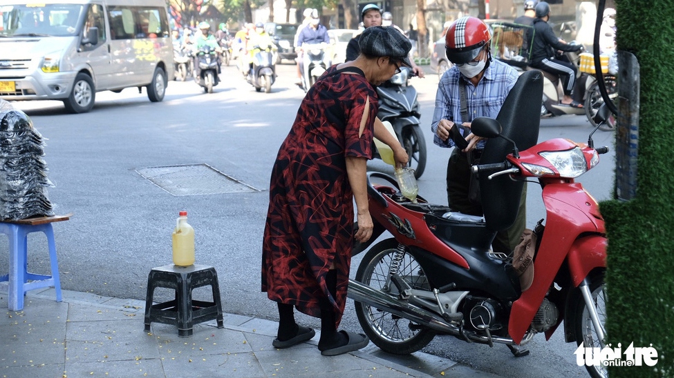 ha noi yeu cau dep bo hoat dong ban xang le xang dau bang chai, lo hinh anh 1