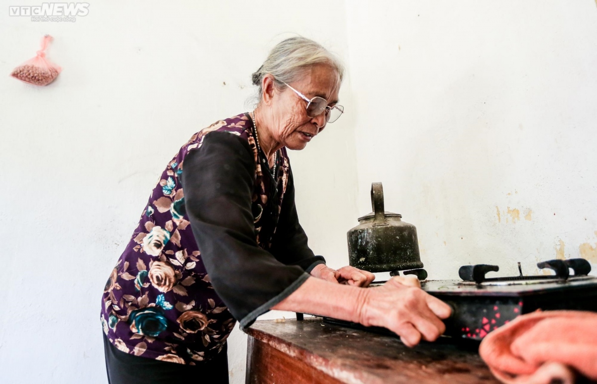 nguoi phu nu cuoi cung o trai phong Da bac hinh anh 15