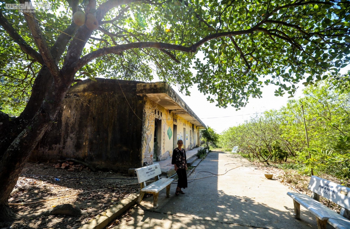 nguoi phu nu cuoi cung o trai phong Da bac hinh anh 2