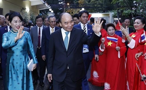 president visits vietnamese in thailand picture 1