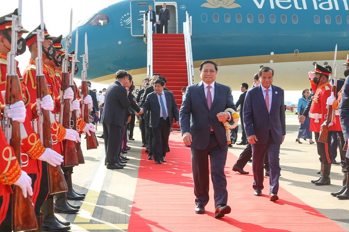 pm pham minh chinh begins cambodia visit, attends asean summits picture 1