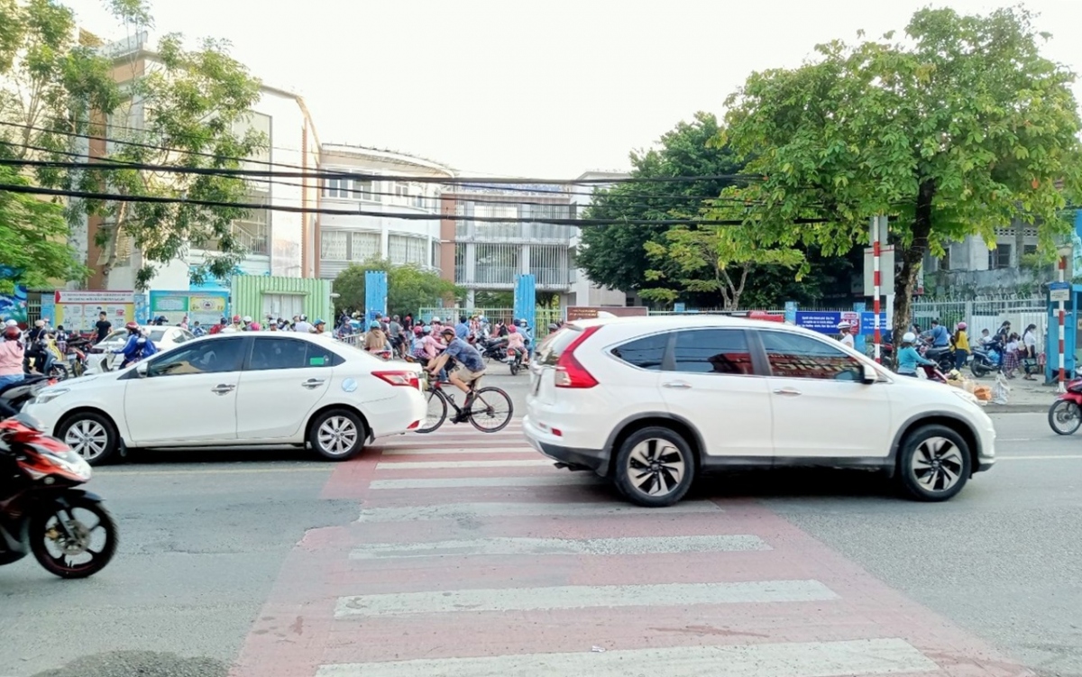 Hiệu quả từ mô hình thảm an toàn cho học sinh qua đường ở Cần Thơ