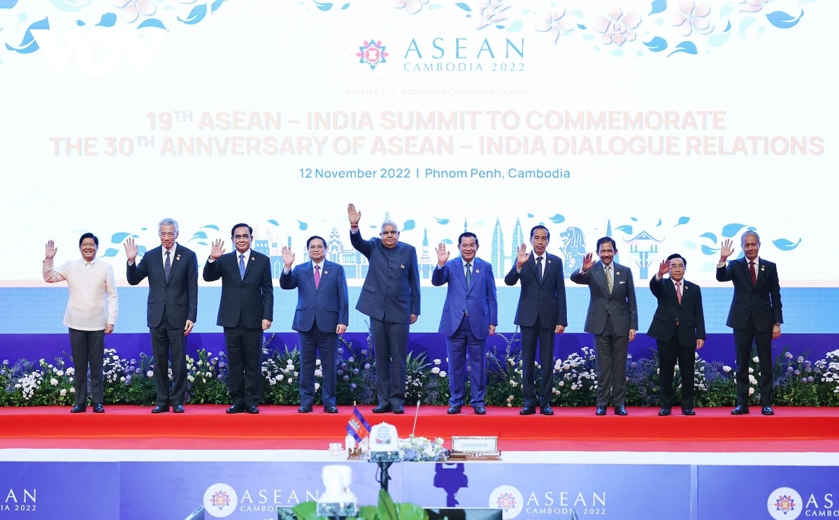 pm attends asean summits with partners in cambodia picture 3