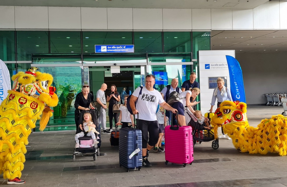 242 tourists arrive in phu quoc on direct flight from poland picture 1