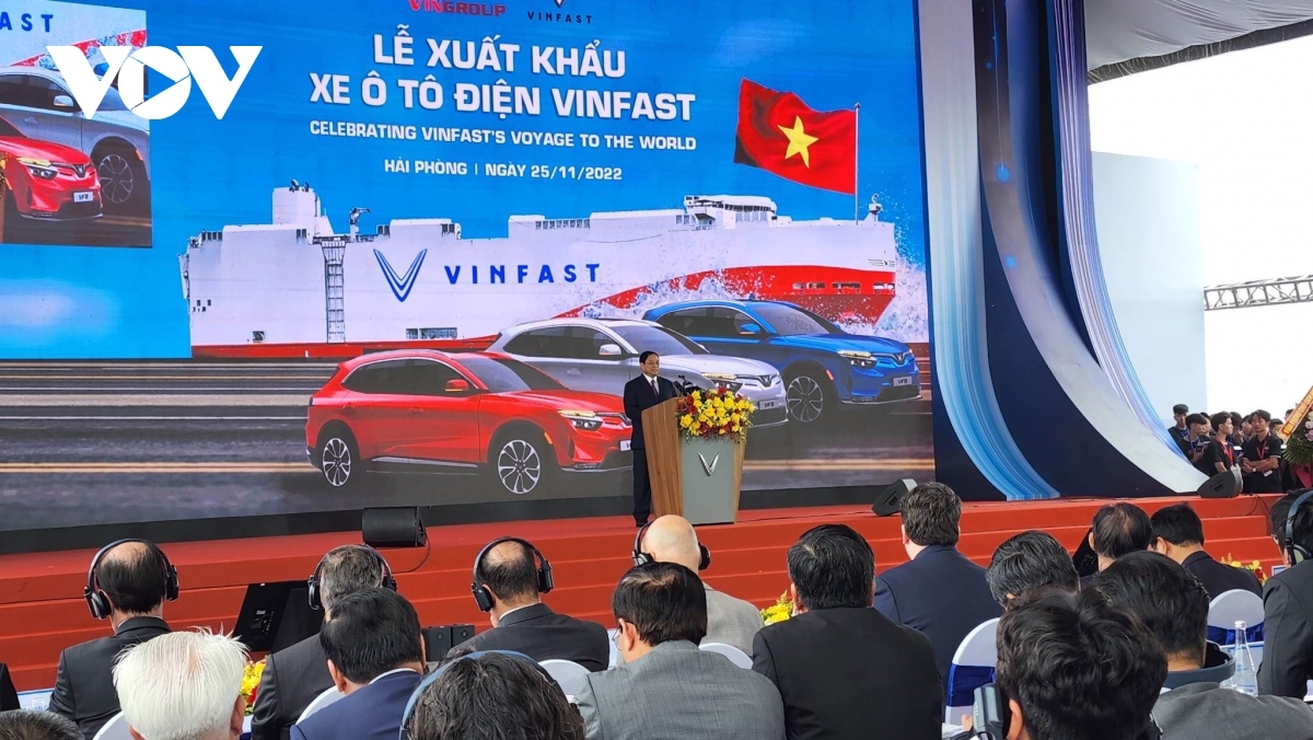 pm attends ceremony to export first batch of vinfast evs abroad picture 1